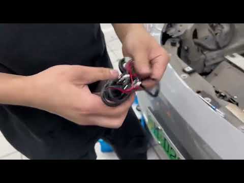 Електричний дотягувач переднйого багажнику